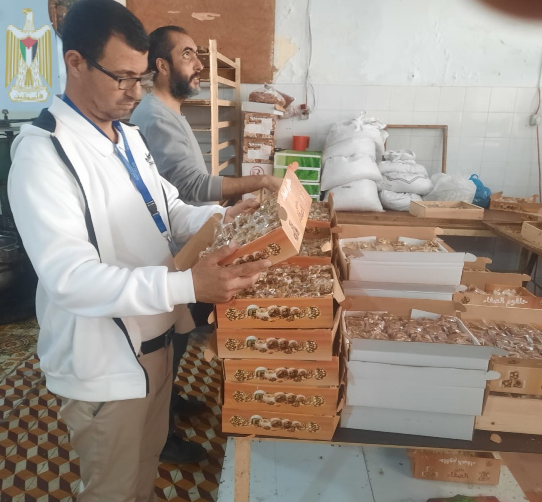 الاقتصاد: طواقمنا تنظم 10 زيارات تفتيشية على مصانع الحلقوم في مدينة غزة
