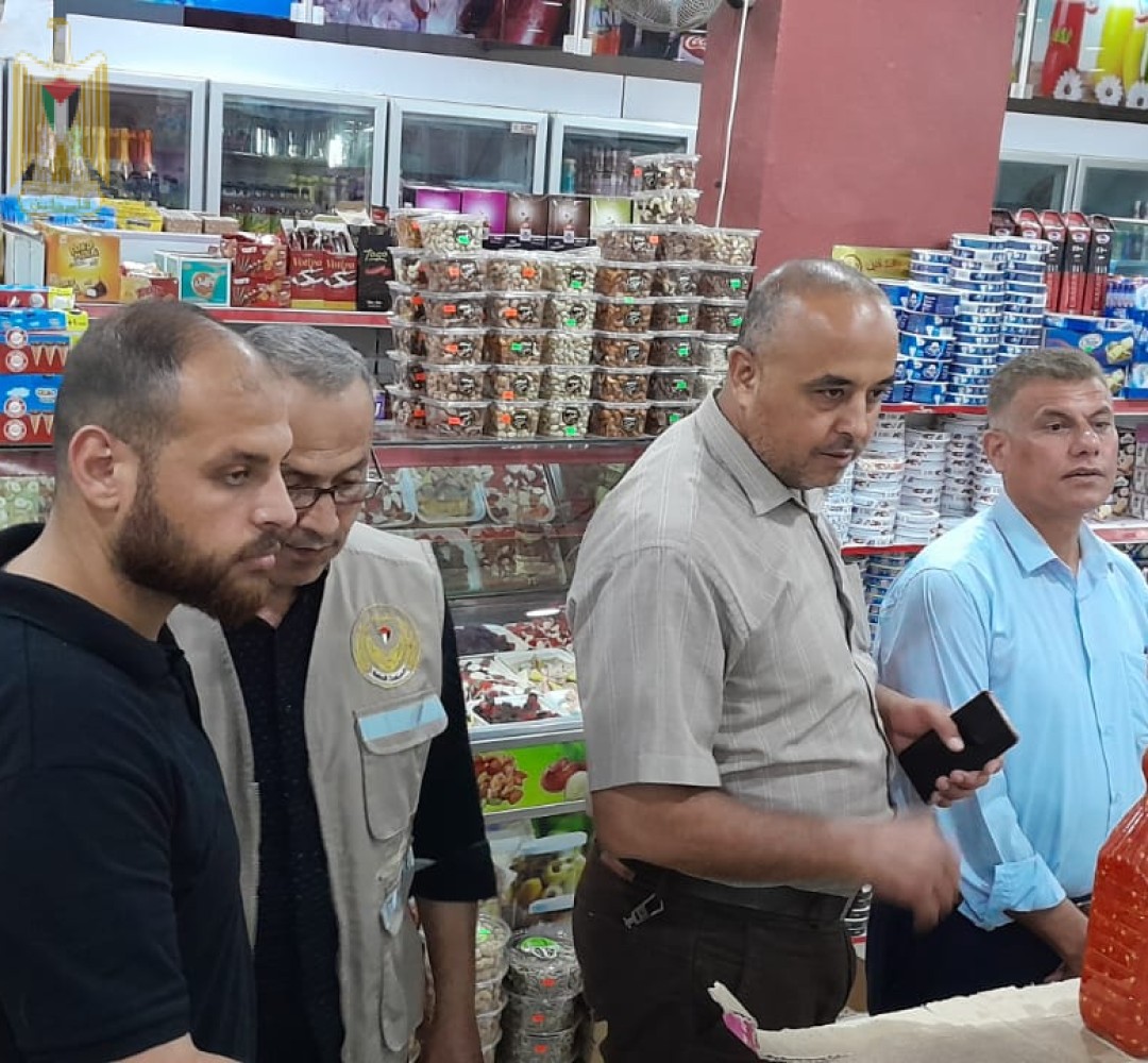 تزامناً مع عيد الأضحى المبارك الاقتصاد: مكتب رفح يجري جولة ميدانية للمحلات التجارية والمولات والأسواق الشعبية