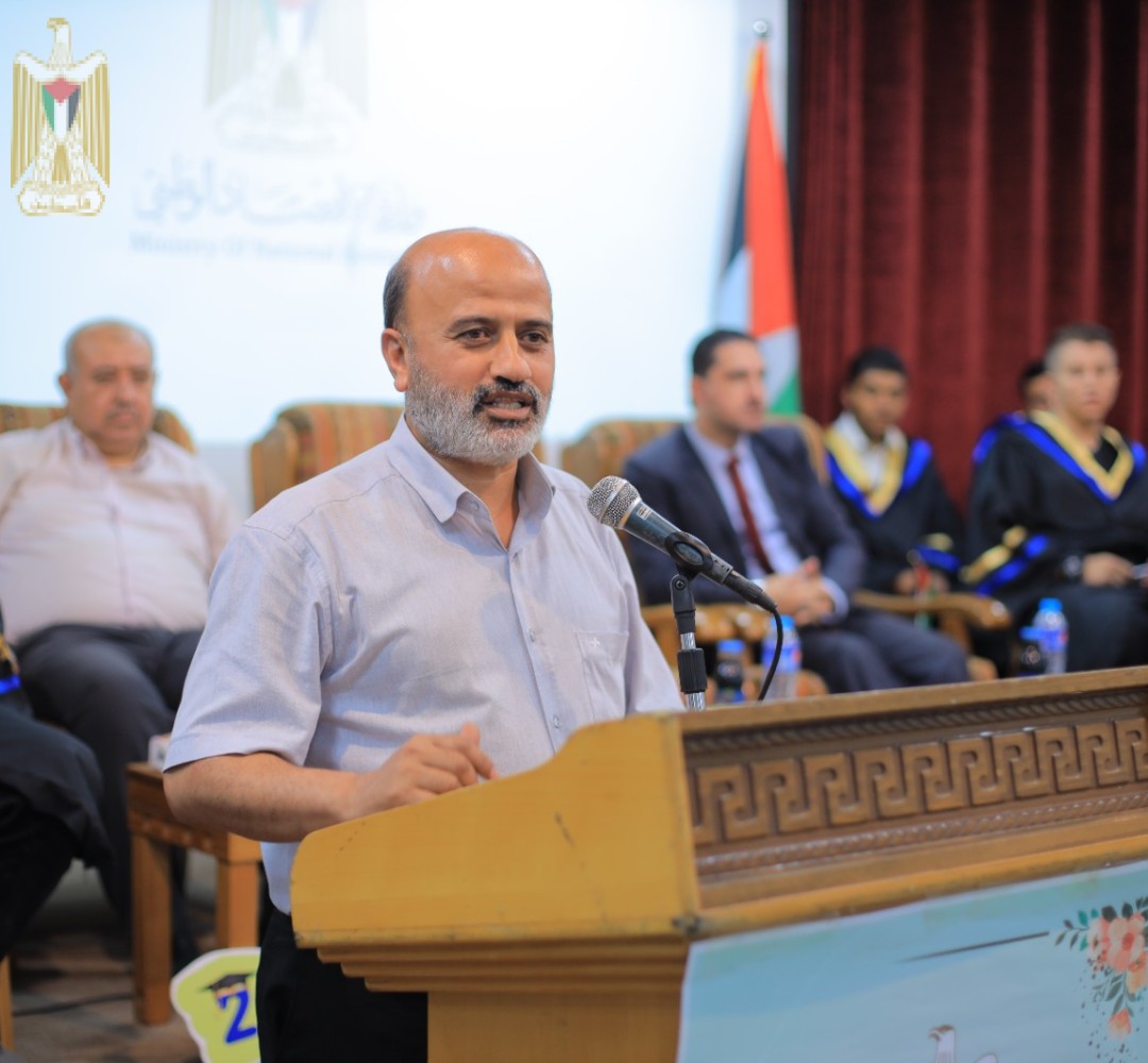 تكريم موظفين حاصلين على السند المتصل وشهادات علمية وزارة الاقتصاد الوطني تكرم أبناء موظفيها المتفوقين في الثانوية العامة