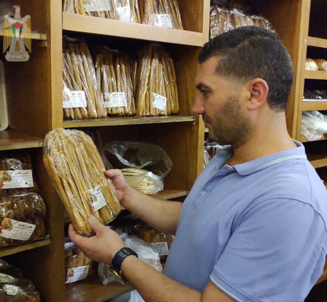 وزارة الاقتصاد:طواقم حماية المستهلك تنظم جولات تفتيشية فجراً على المخابز في محافظة خان يونس