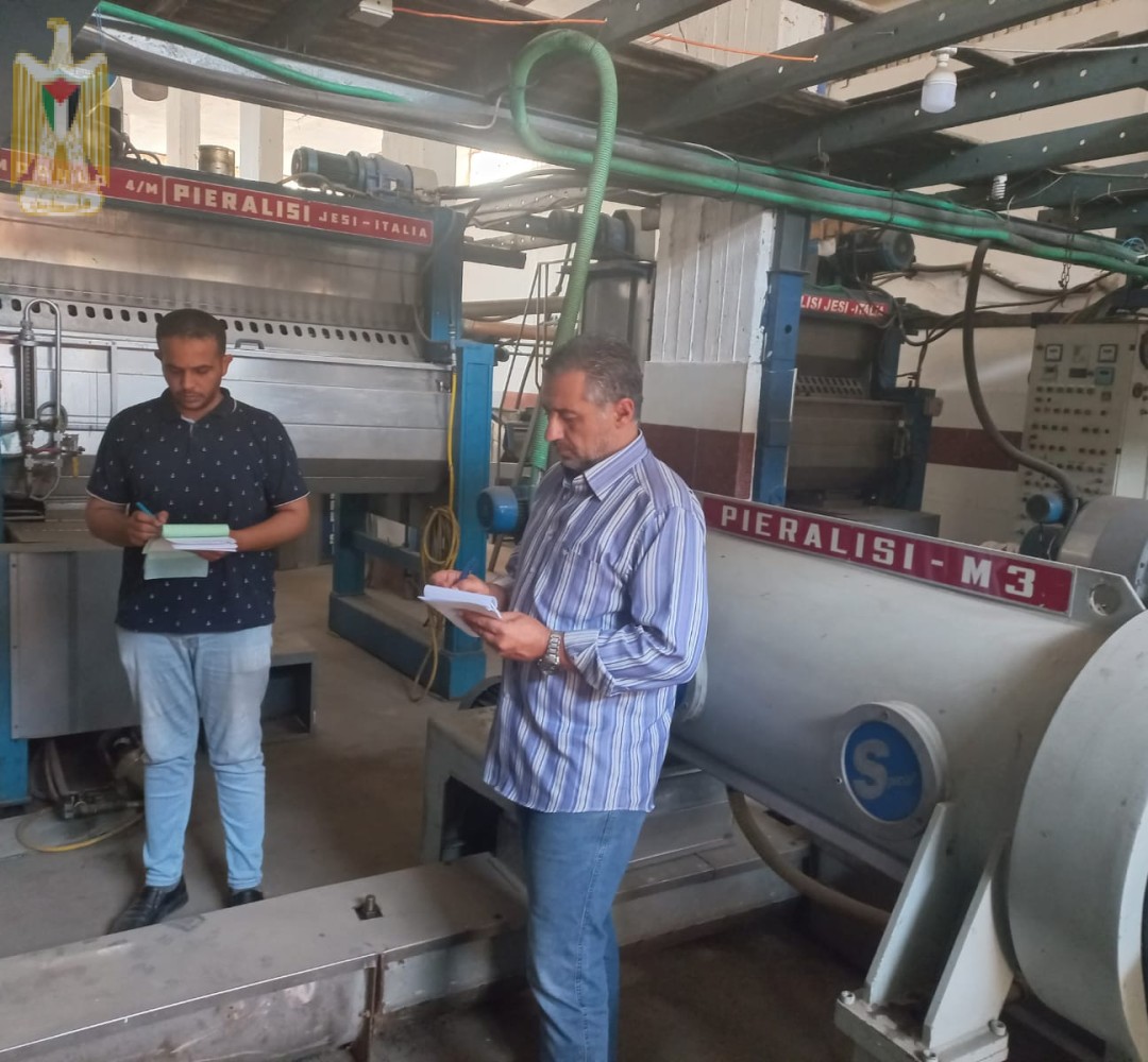 الاقتصاد: قسم الصناعات الغذائية يبدأ زيارة معاصر الزيتون في قطاع غزة