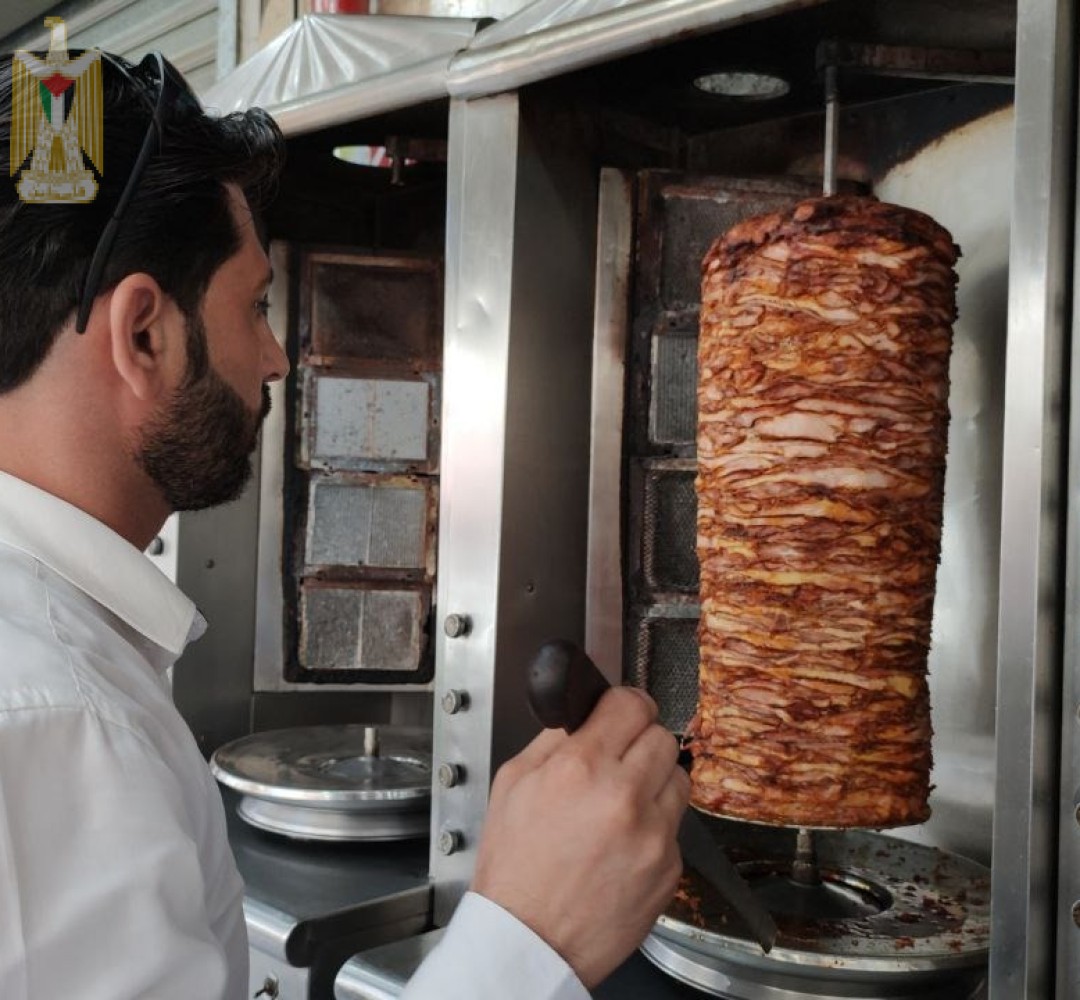 وزارة الاقتصاد تنظم جولة تفقدية على مطاعم الشاورما في محافظة خانيونس