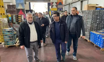 خلال جولة للصحفيين على المصانع والأسواق